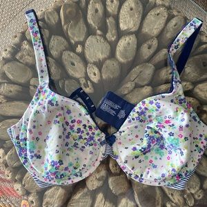 Set of 2 Victoria secret 36DD Bras